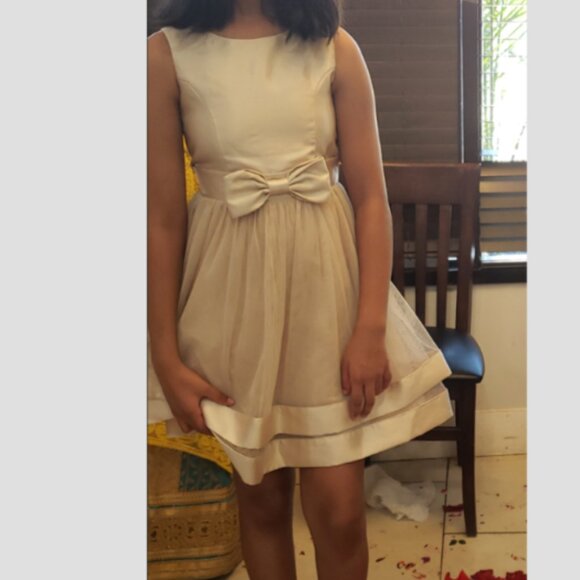 Gorgeous Ivory Cream Girls Dress Size 10 /11 - Picture 1 of 3